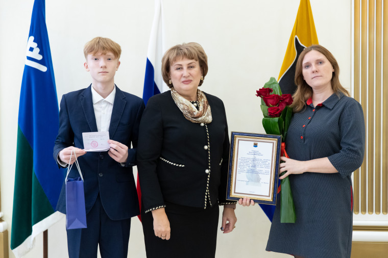 Церемония вручения Главой города паспортов учащимся в рамках Всероссийской акции «Мы – граждане России».